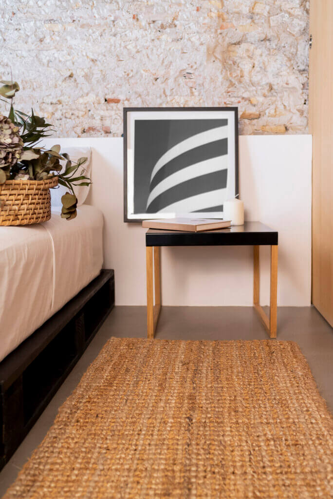 Home 84644493 0402 684x1024 - Home