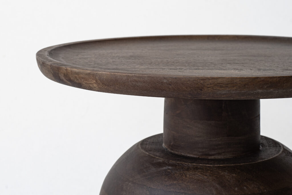 MESA AUXILIAR DISEÑO MADERA COLOR OSCURO MESA AUXILIAR DISEÑO MADERA COLOR OSCURO