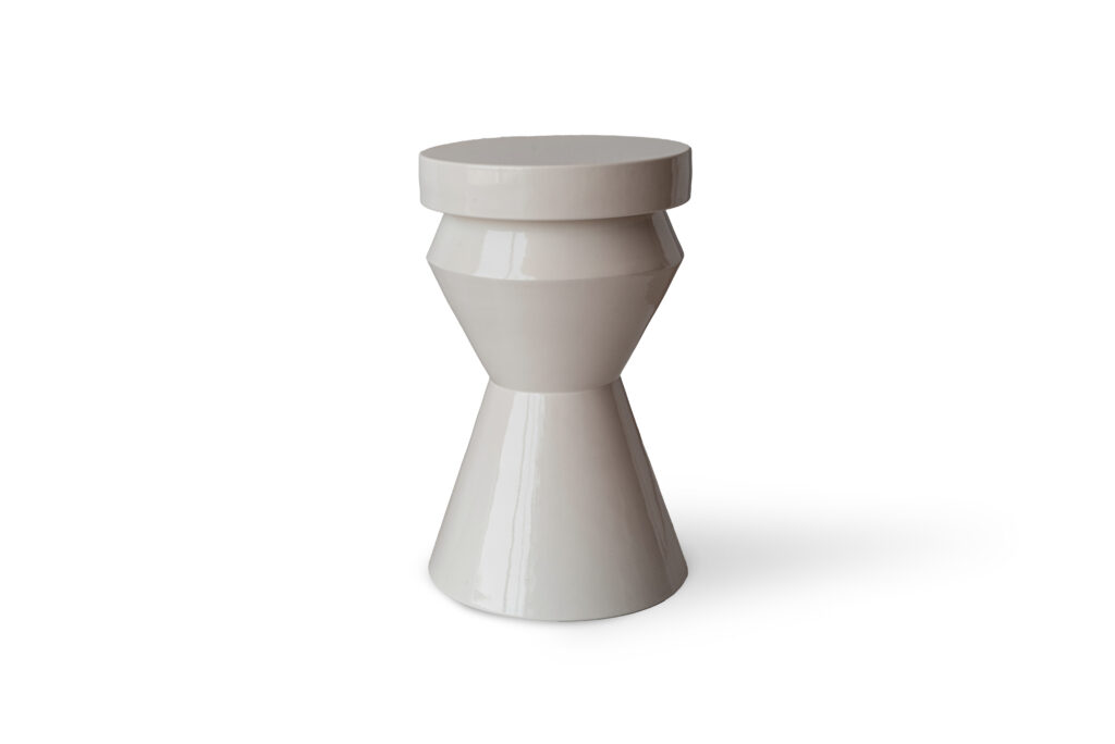 MESA AUXILIAR AKEMI CREMA MESA AUXILIAR AKEMI CREMA