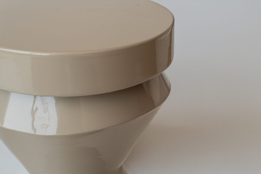 MESA AUXILIAR AKEMI BEIGE MESA AUXILIAR AKEMI BEIGE