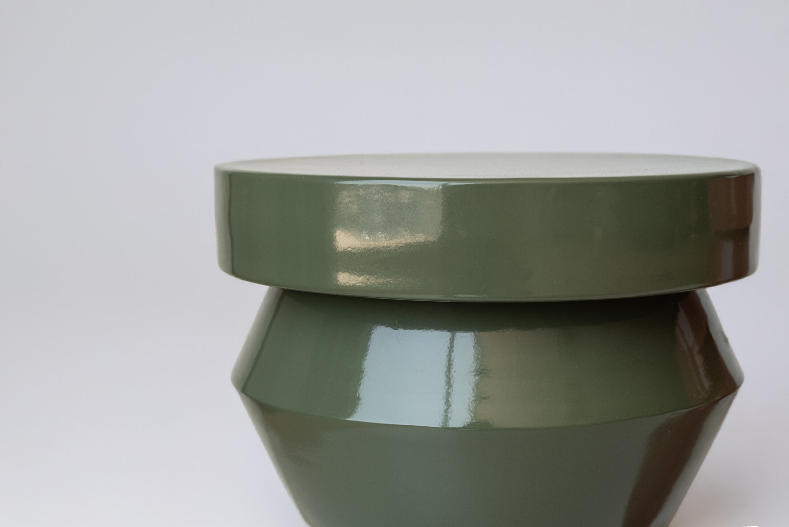 MESA AUXILIAR AKEMI VERDE MESA AUXILIAR AKEMI VERDE